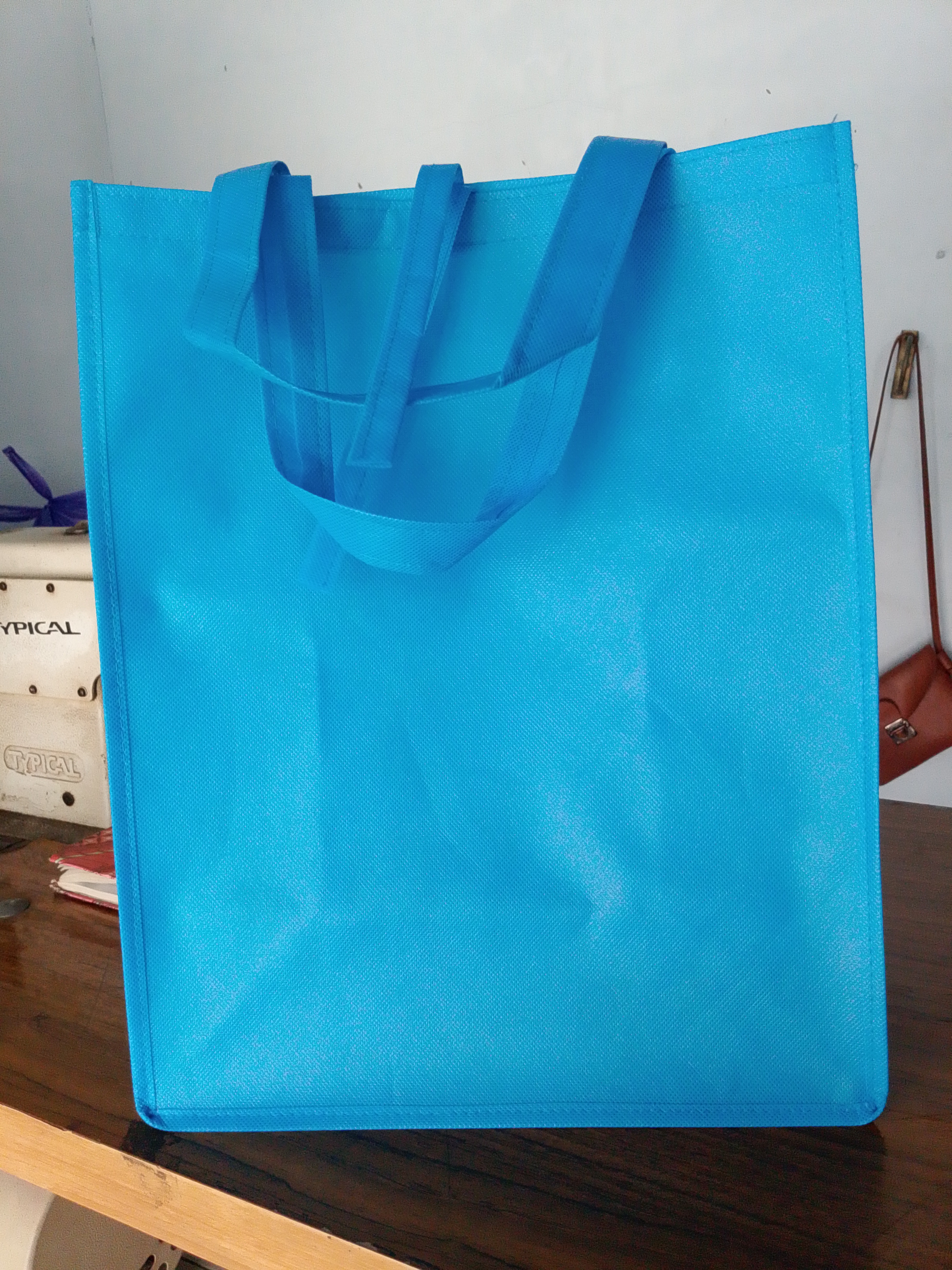 KO02 tas kotak 100gsm 32x18x38