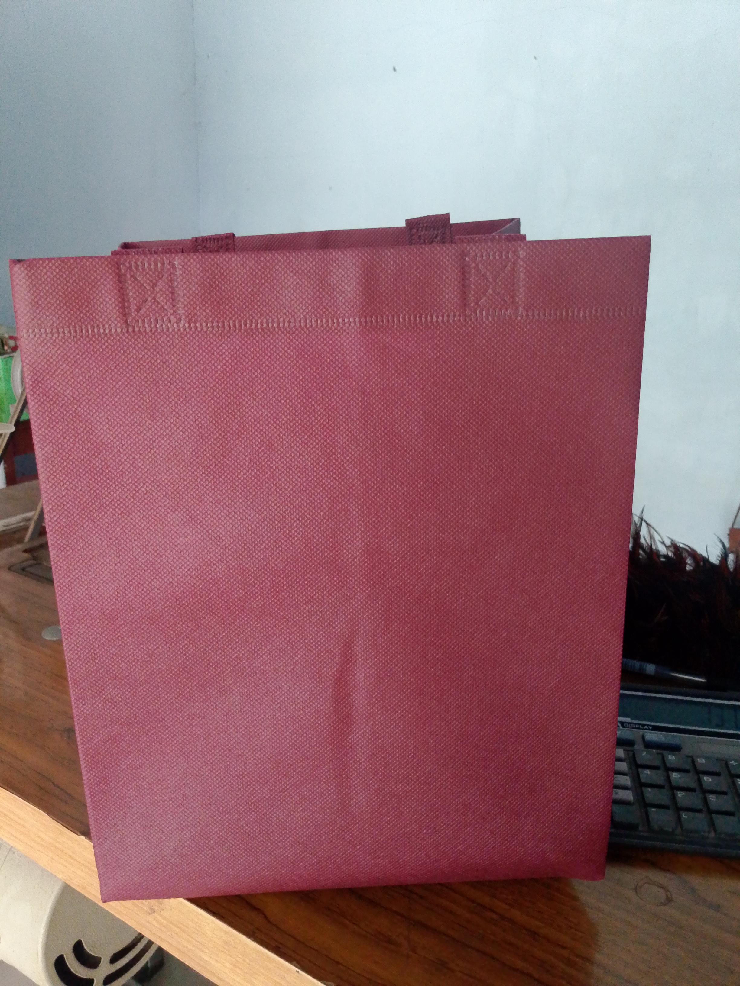Tas Hajat pres polos warna maroon box 22