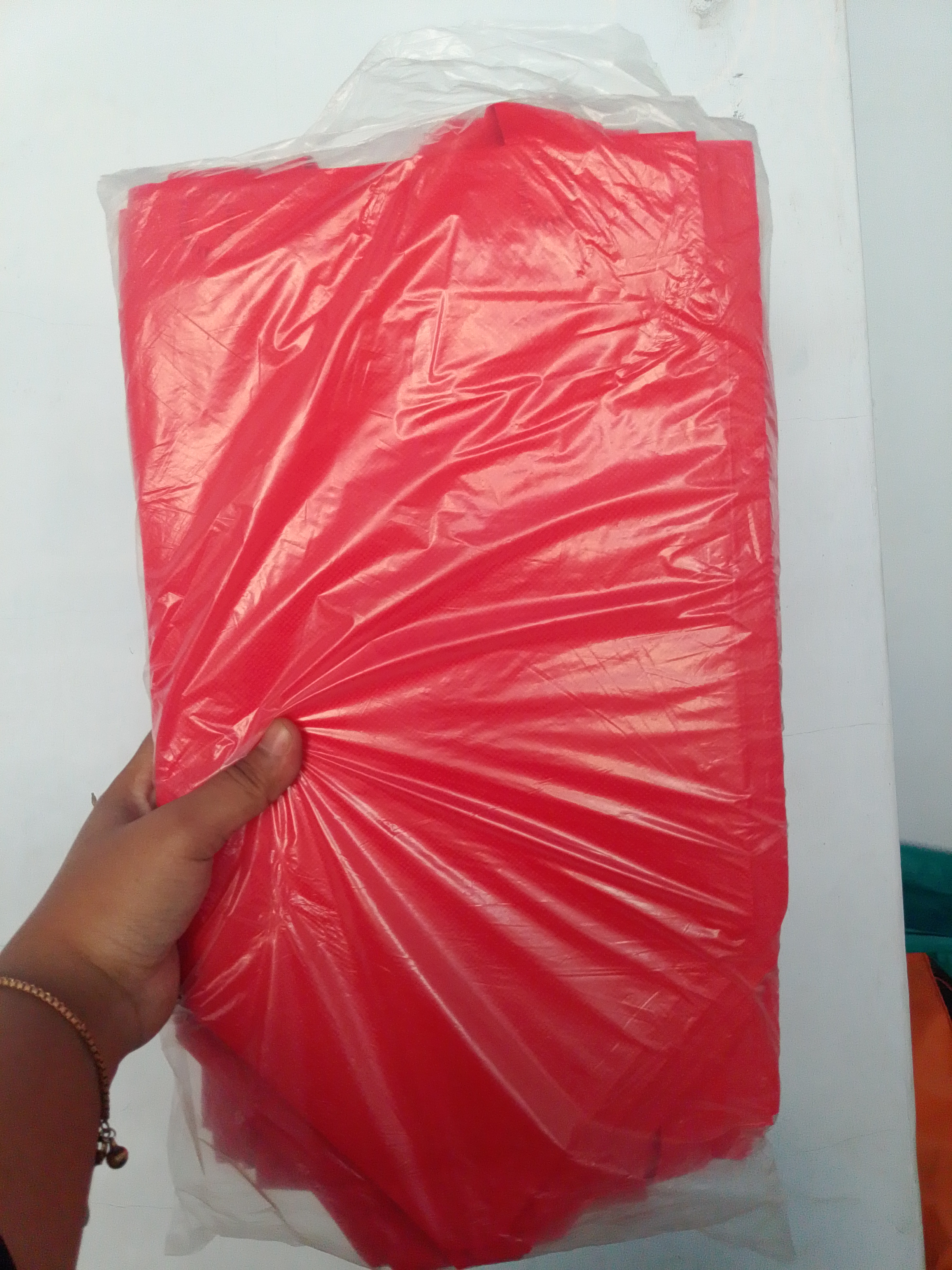 Tas hajat pres warna merah  box 18